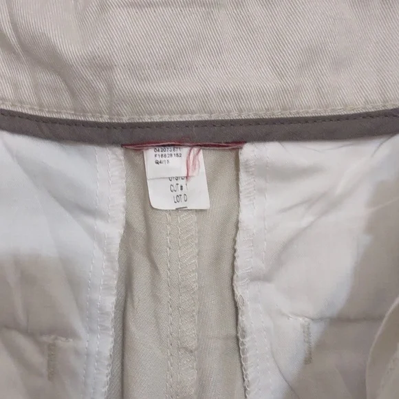 NWT URBAN OUTFITTERS KHAKI SIZE 32 - Picture 3 of 6